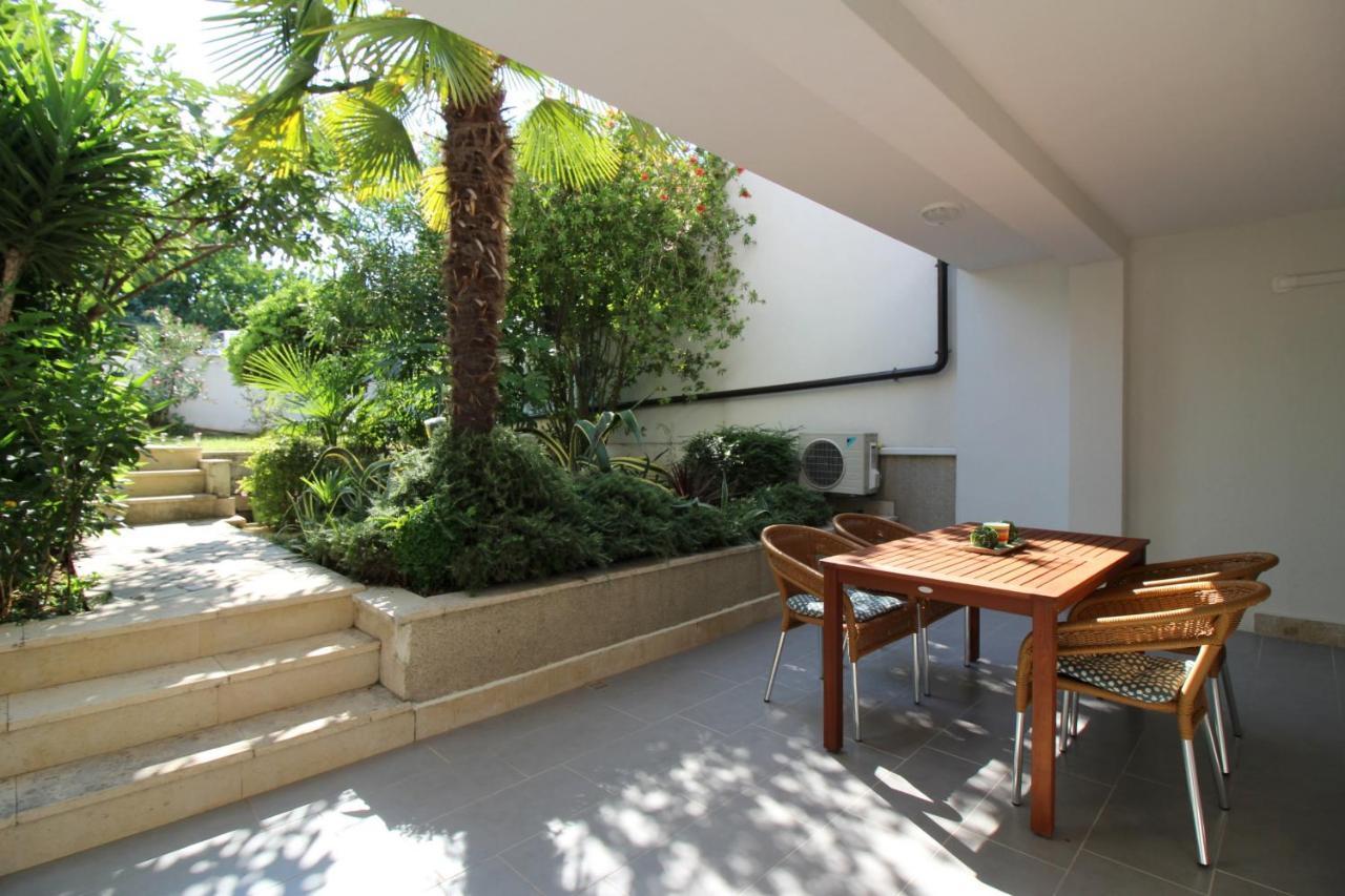 Modern Apartment Zen With Private Garden Porec Exterior photo