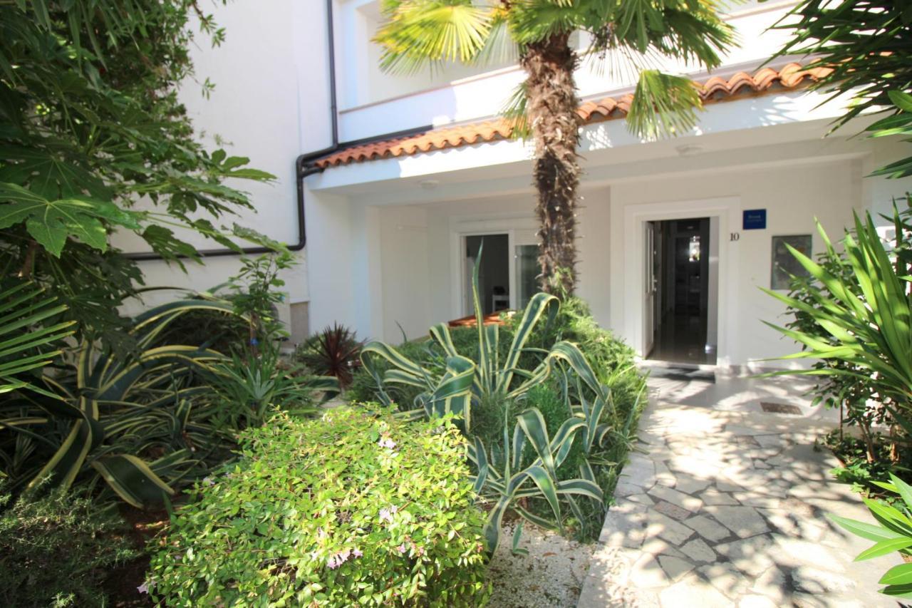 Modern Apartment Zen With Private Garden Porec Exterior photo