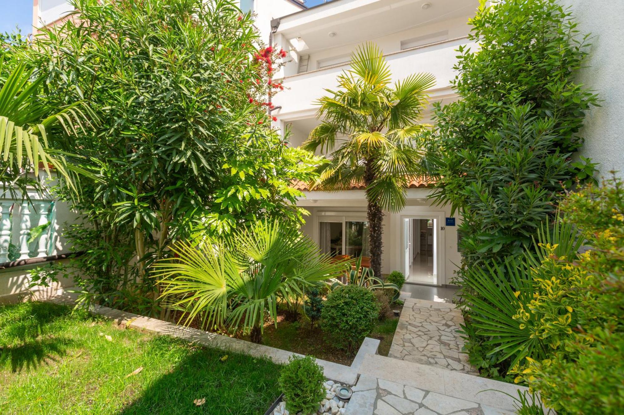 Modern Apartment Zen With Private Garden Porec Exterior photo