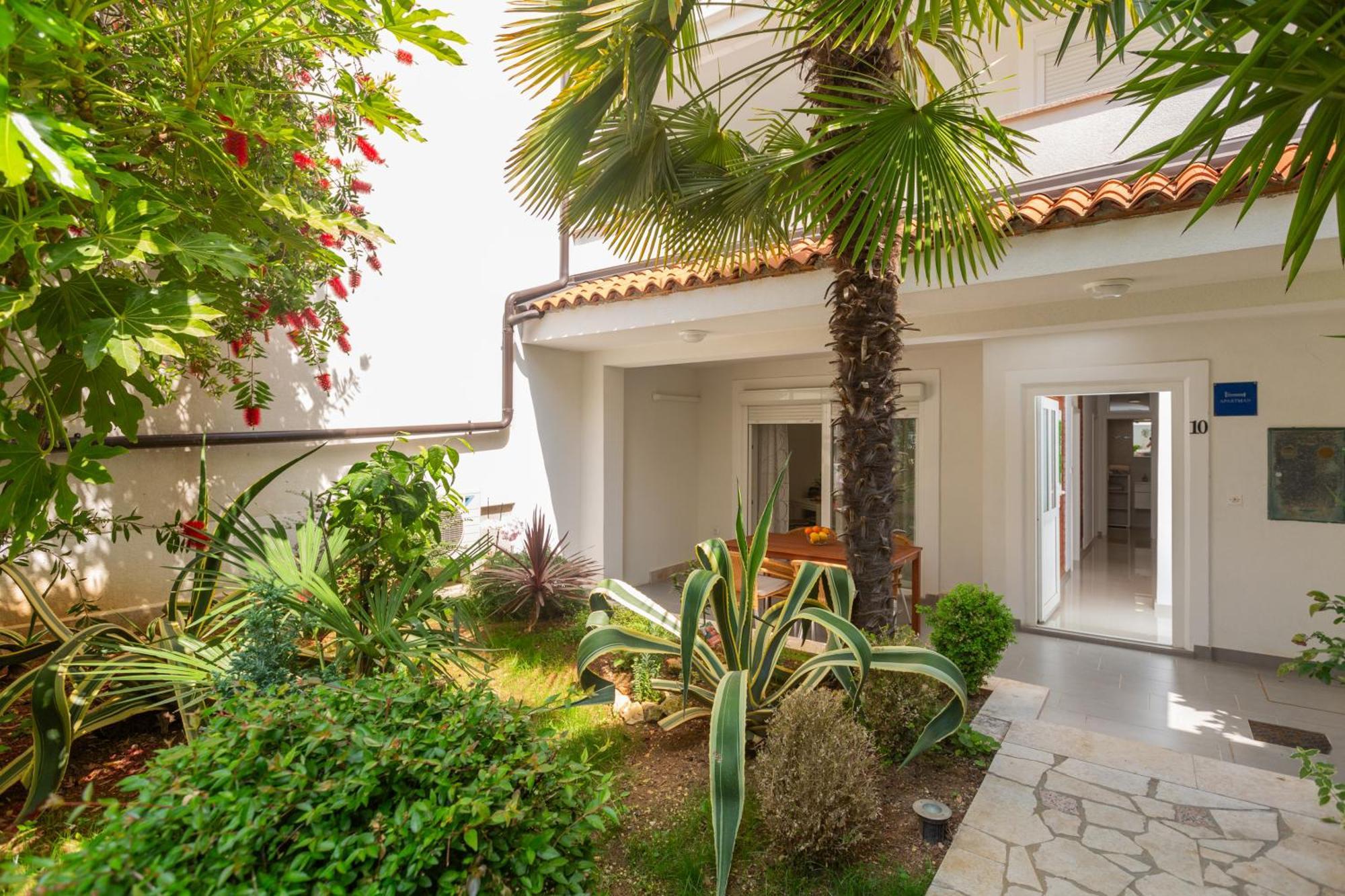 Modern Apartment Zen With Private Garden Porec Exterior photo